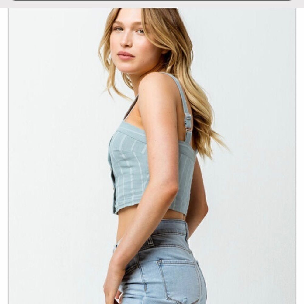 NEW! Sky & Sparrow Asymmetric Button Front Cami S - Picture 2 of 10